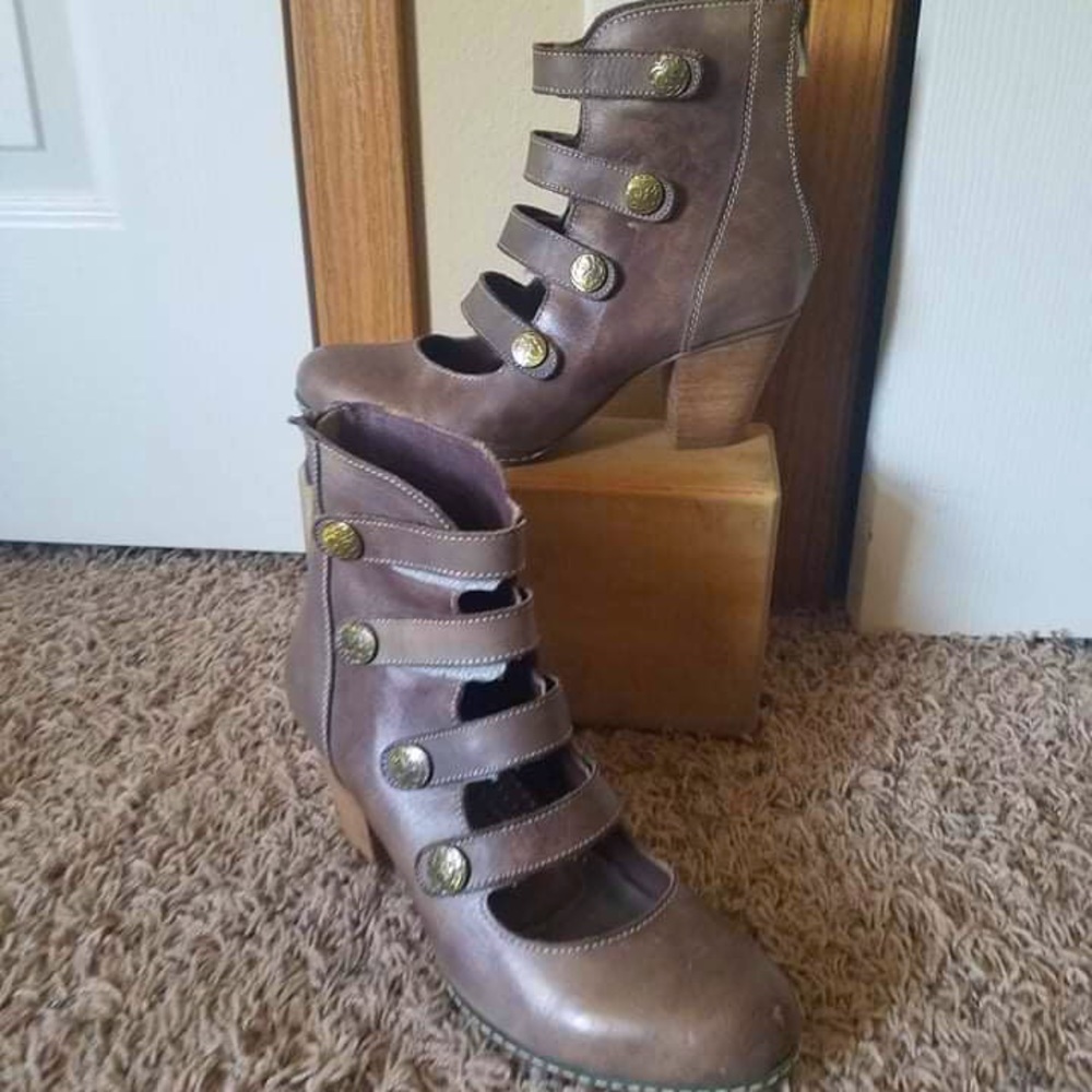 Victorian-Style Heels, Purple-Grey size 38 L’atiste